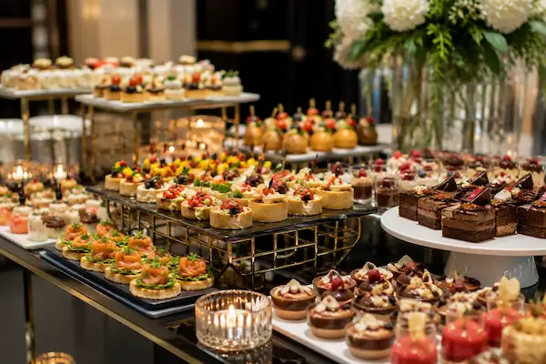 Canapés catering in Dubai featuring gourmet finger foods and elegant appetizers for luxury events and celebrations.